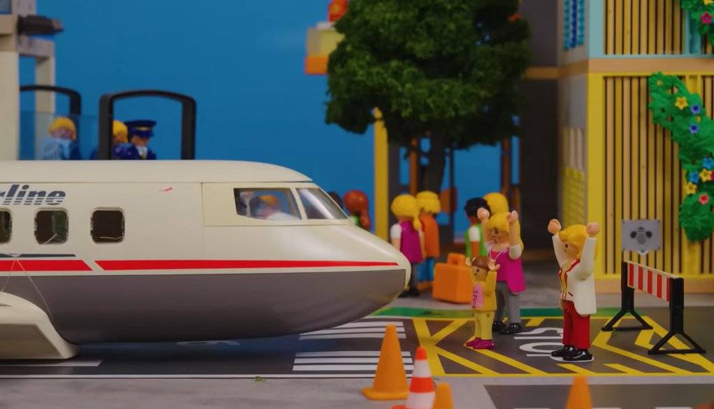 Kidibli - avion Playmobil sur piste avec personnages